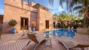 Villa with Pool & Gym