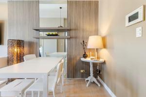 Greenbelt Hamilton Makati Luxury Studio 42sqm Hotel Bed