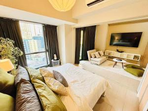 Greenbelt Hamilton Makati Luxury Studio 42sqm Hotel Bed