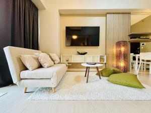 Greenbelt Hamilton Makati Luxury Studio 42sqm Hotel Bed