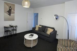 Apartment Sleeps 2 - Free Street Parking