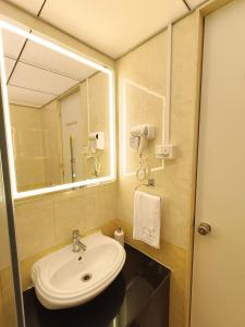 Luxe Pvt Villament-3BHK-2 min Balewdi High Street