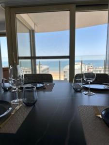 Spacious and modern apartment with open sea view