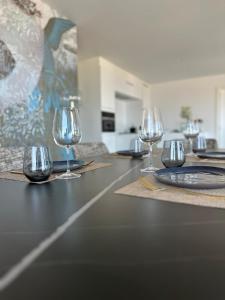 Spacious and modern apartment with open sea view