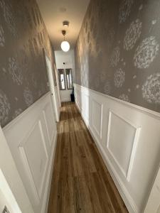 Modern 2-Bedroom Apartment - Heart of Douglas