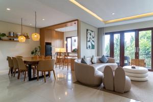 Breeze Blows City View Villa 4 Bedrooms and 1 Familly Bedroom With a Private Heated Swimming Pool and a Billiard Table