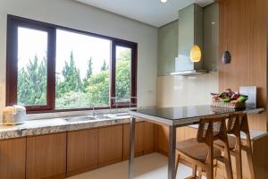Breeze Blows City View Villa 4 Bedrooms and 1 Familly Bedroom With a Private Heated Swimming Pool and a Billiard Table