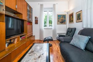 Urban Apartment Split- Free parking
