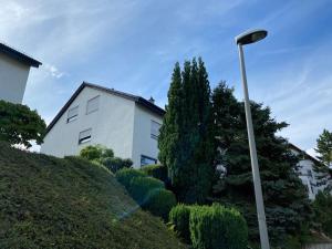 Stuttgart-Townhouse fully furnished w garden