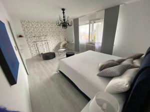 Stuttgart-Townhouse fully furnished w garden