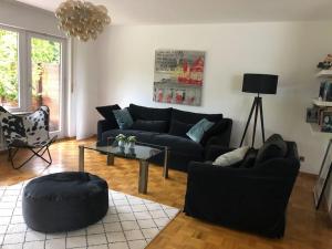 Stuttgart-Townhouse fully furnished w garden