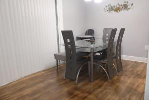 Beautiful 2-Bedroom Condo Near Universal and other Orlando Attractions, King Bed & Wi-Fi