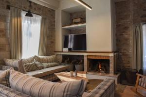 Theonimfi Stone House