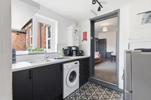 The Red Brick 3-Bedroom Flat City Retreat