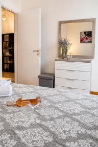 Central Corfu Town Apartment - Free Private Parking