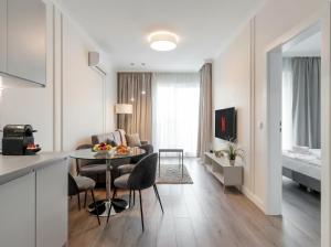 Golden Apartments Warsaw - Elegant & Sunny, Siedmiogrodzka 3