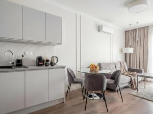 Golden Apartments Warsaw - Elegant & Sunny, Siedmiogrodzka 3