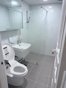 Cozy Family House near Nampo station, Parking Available, Yeongdo Entrance
