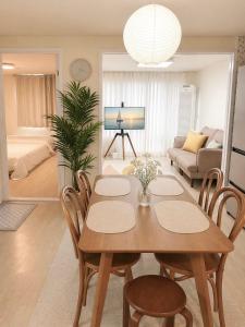 Cozy Family House near Nampo station, Parking Available, Yeongdo Entrance