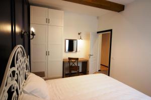One-Bedroom Apartment room in Potocki Apartments
