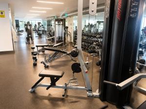FIFA CN tower lakeshore condo 1masterbedroom plus1den 2br1b with parking