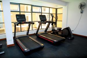 Salt & Sands 1 Brm with prtl sea view minutes walk to the beach