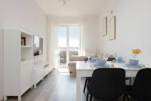 Modern Apartment with Parking and Balcony by Noclegi Renters