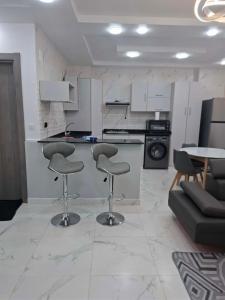 Nouveau luxueux & Chic F2 Appartement avec Parking surveillé près lAéroport