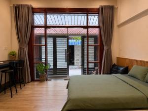 B786 Airport Apartment