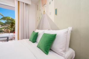 Luxury Sea View Retreat with Cinema & Snooker