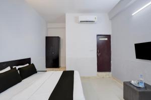 SPOT ON Hotel Regal Aura Inn Indore