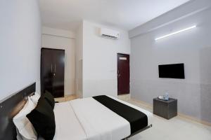 SPOT ON Hotel Regal Aura Inn Indore