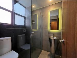 Luxurious, modern, and centrally located Minimalist house