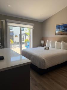 Colonial Hotel & Suites