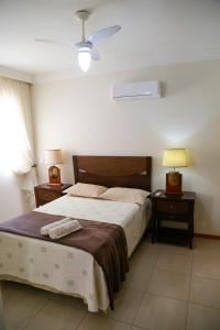 Apto completo apenas 50 m da praia - para 10 hóspedes - 4 quarto - 4 banheiros com vaga de garagem e kit praia, para grupos e família