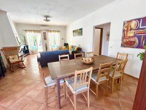 Holiday villa with pool near the ocean, fast internet, Aljezur