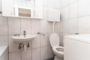 Cozy 1 bd a stone throw from sea
