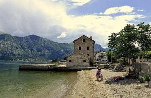 Cozy 1 bd a stone throw from sea