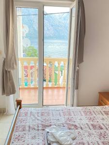 Cozy 1 bd a stone throw from sea