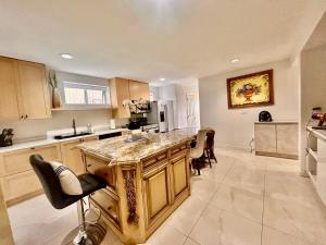 Private 2BR family Suite Near YVR airport & Transit & Golf course