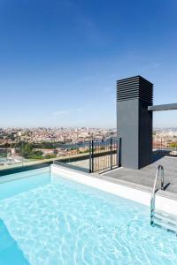 Modern Porto Retreat by HostWise