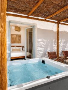 Kyma Sunset Suite w Prvate Jacuzzi