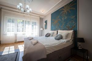 Serpentine Apartments at Buda Castle