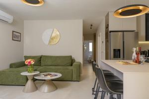 DalmaVita - Luxury Apartment with Private Garden, Just 5 Min Walk to Trogir UNESCO Heritage Center