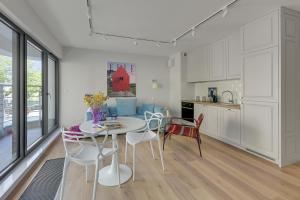 Żeromskiego 23 by Grand Apartments