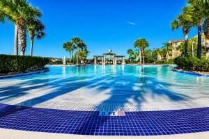 Family Disney CondoFree Water ParkSleeps 7