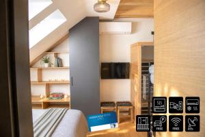 ENJOYHARRACHOV - Atraktivní slunný klimatizovaný apartmán 14 v centru se saunou, parkováním, Wifi-WLAN, SAT, herní konzolí, PC s win 10, Netflix zdarma a možností dobíjení auta s výhledem na Čertovu horu se skokanskými můstky jen 150m