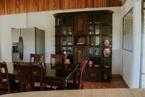 House for two near volcanoes and hot springs - Peace Mountain