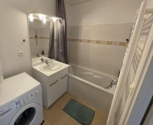 2 bedroom apartment, close to downtown & train station