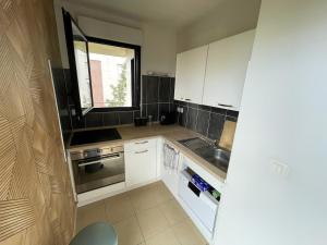 2 bedroom apartment, close to downtown & train station